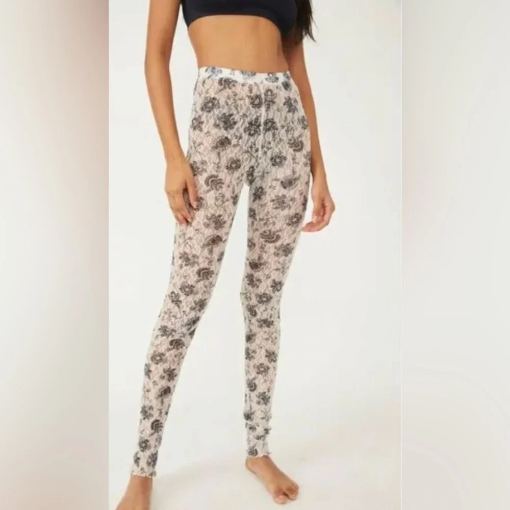 FREE PEOPLE Intimately Layered in Lace Leggings Chamoix‎ Combo new size XS new